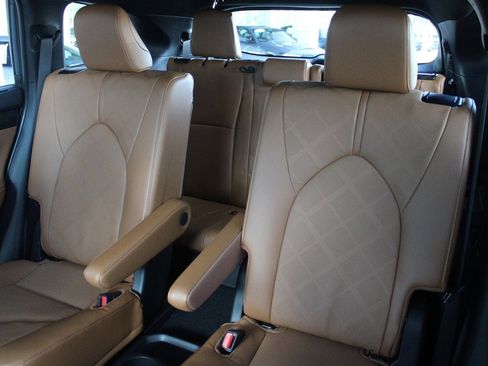 New 2026 Toyota Highlander Platinum image 9