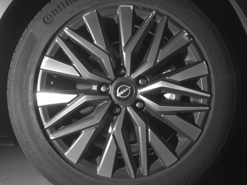 Used 2025 Nissan Altima 2.5 SV FWD image 13