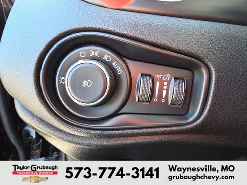Used 2017 Jeep Renegade Latitude AWD/4WD image 20