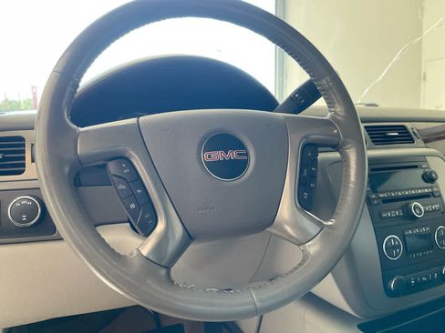 Used 2013 GMC Yukon XL SLT w/ SLT-2 Equipment Package AWD/4WD image 14