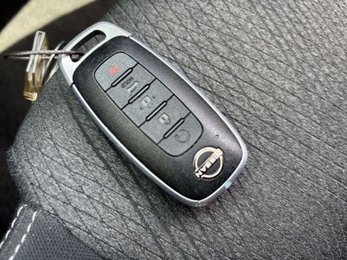 Used 2025 Nissan Rogue SV AWD/4WD image 27