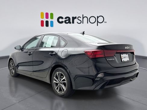 Used 2022 Kia Forte LXS w/ LXS Technology Package FWD image 3