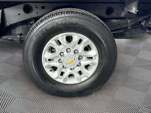 Used 2023 Chevrolet Silverado 2500 LT AWD/4WD image 27