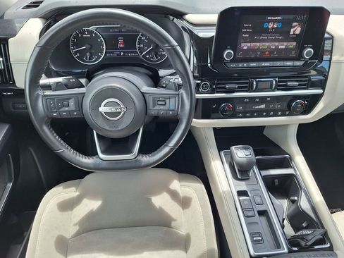 Used 2024 Nissan Pathfinder SV FWD image 22