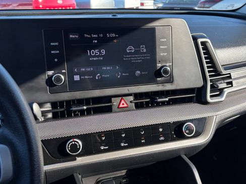 Used 2025 Kia Sportage LX AWD/4WD image 19