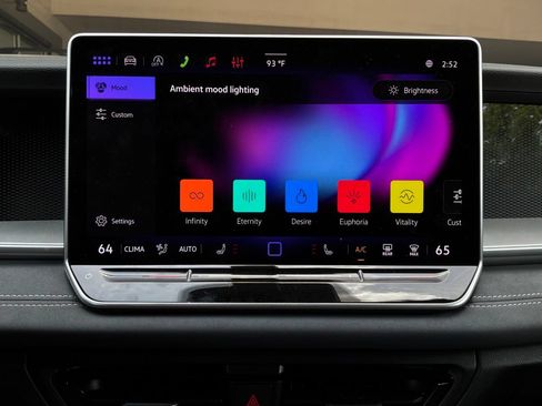 Used 2026 Volkswagen Tiguan SE FWD image 31