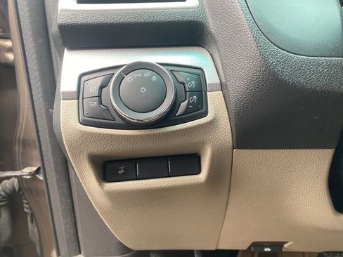 Used 2015 Ford Explorer XLT w/ Equipment Group 202B image 5