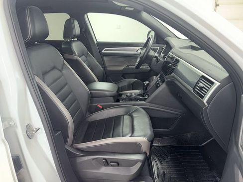 Used 2022 Volkswagen Atlas Cross Sport SEL R-Line image 22