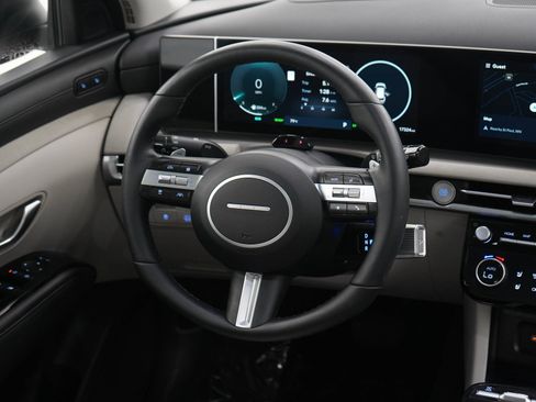 Used 2025 Hyundai Tucson Limited AWD/4WD image 14