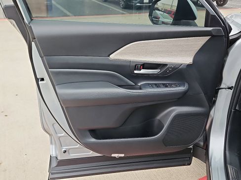 Used 2024 Toyota Grand Highlander Limited image 13