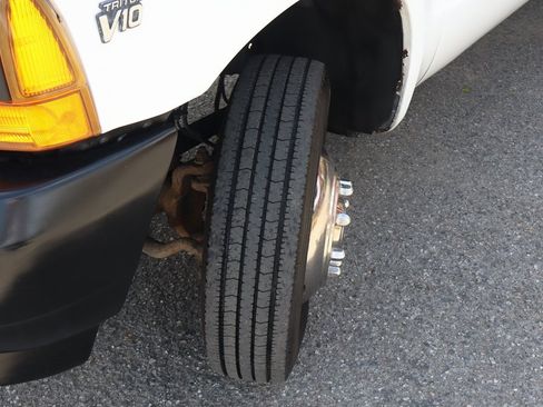 Used 2001 Ford F550 2WD Regular Cab Super Duty image 28