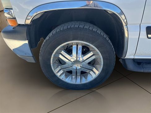 Used 2005 Chevrolet Tahoe LS w/ Preferred Equipment Group AWD/4WD image 36