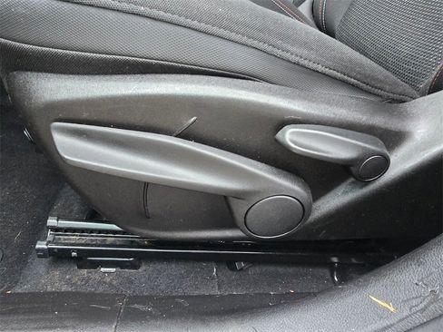 Used 2016 Jeep Renegade 75th Anniversary image 26