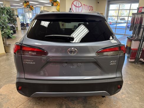 Used 2023 Toyota Corolla Cross XLE w/ Convenience Package image 10