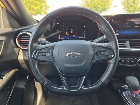 Used 2024 Chevrolet Trax RS w/ Sunroof Package FWD image 22