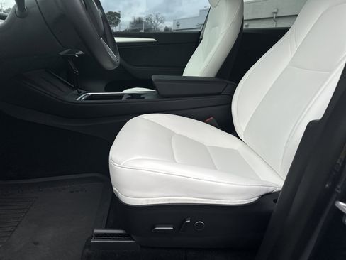 Used 2023 Tesla Model Y Performance image 11