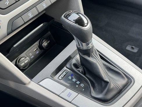 Used 2017 Hyundai Elantra SE image 19