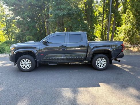 Used 2025 Toyota Tacoma SR w/ SR Upgrade Package AWD/4WD image 2