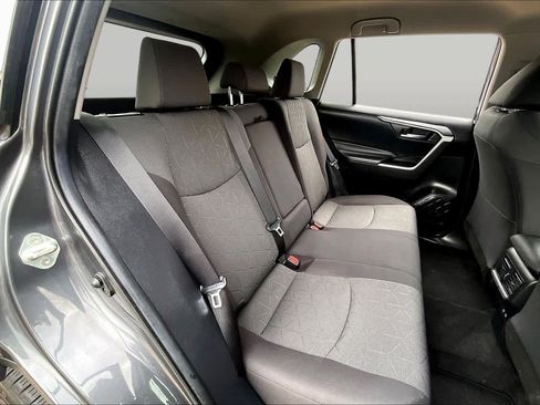 Used 2020 Toyota RAV4 XLE FWD image 19