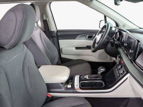 Used 2023 Kia Carnival LX image 27