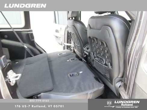 Used 2022 Jeep Wrangler Unlimited Rubicon w/ Dual Top Group AWD/4WD image 18