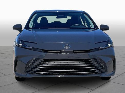 Used 2025 Toyota Camry LE image 4