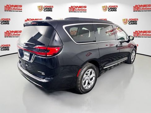 Used 2023 Chrysler Pacifica Limited w/ Uconnect Theater Family Group AWD/4WD image 18