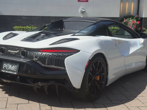 Used 2025 McLaren Artura Spider RWD image 3