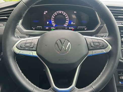 Used 2024 Volkswagen Tiguan SE image 11