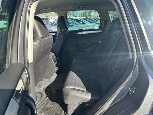 Used 2012 Volkswagen Touareg Sport image 12
