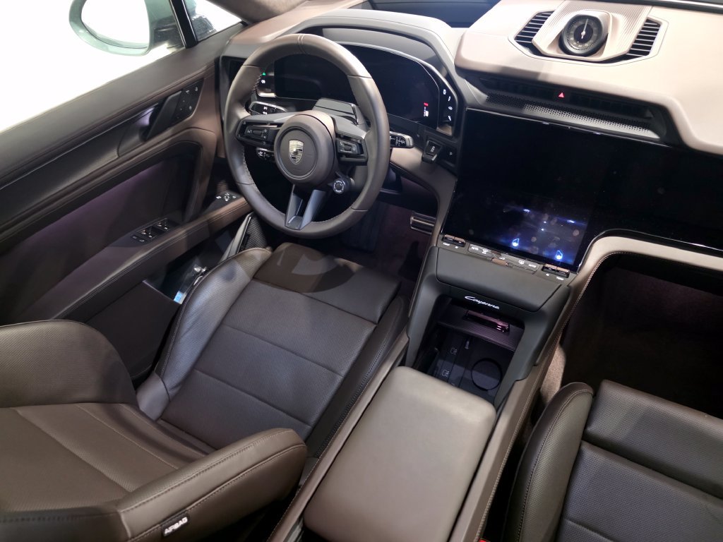 Certified 2026 Porsche Cayenne Turbo AWD/4WD image 16