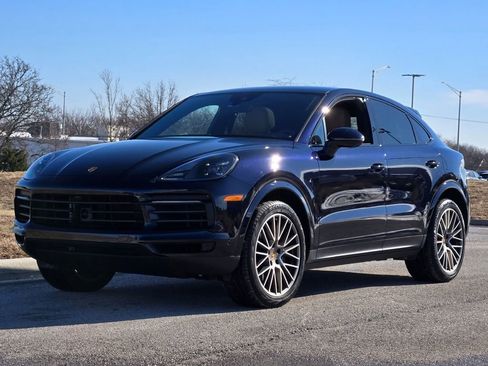 Certified 2023 Porsche Cayenne Platinum Edition image 36