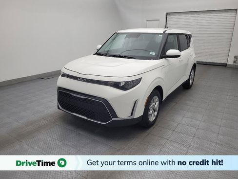 Used 2025 Kia Soul LX FWD image 1