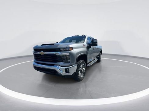 Used 2024 Chevrolet Silverado 2500 LT AWD/4WD image 4