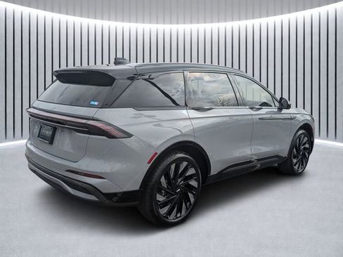 New 2026 Lincoln Nautilus Reserve image 3