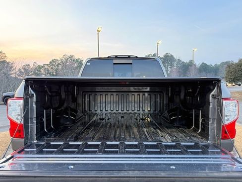 Used 2019 Nissan Titan SV w/ SV Convenience Package image 29
