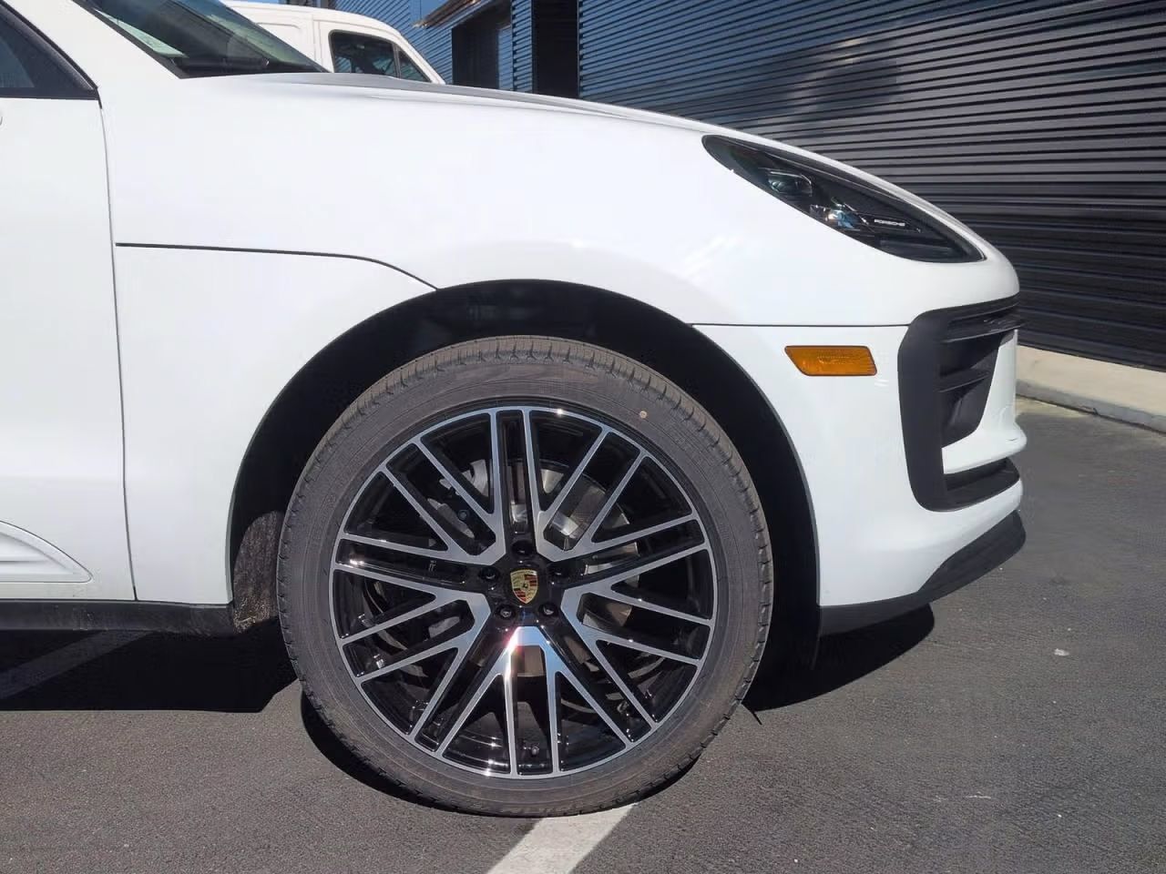 Certified 2026 Porsche Macan AWD/4WD image 10