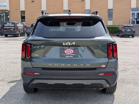 Used 2022 Kia Sorento S w/ Panoramic Sunroof Package AWD/4WD image 4
