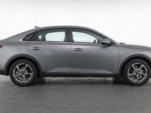 Used 2025 Kia K4 LXS image 11