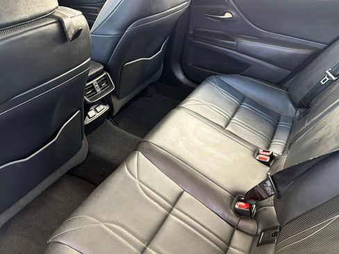 Used 2019 Lexus ES 350 Ultra Luxury w/ Accessory Package 2 FWD image 15