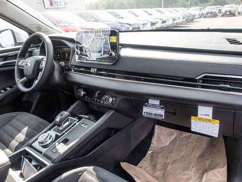 New 2024 Mitsubishi Outlander 4WD Plug-In Hybrid image 23