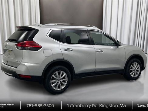 Certified 2017 Nissan Rogue SV w/ SV Premium Package image 4