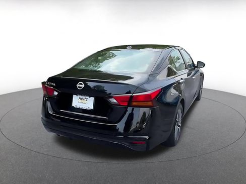 Used 2025 Nissan Altima 2.5 SV FWD image 14