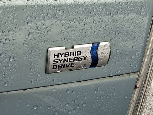 Used 2014 Toyota Prius Two image 11