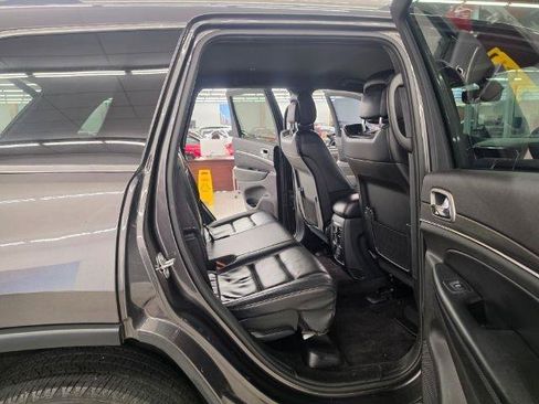 Used 2019 Jeep Grand Cherokee Limited w/ Trailer Tow Group IV AWD/4WD image 38