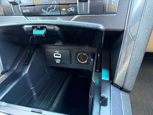 Used 2016 Ford Explorer XLT w/ Equipment Group 202A image 34