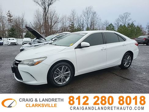 Used 2017 Toyota Camry SE image 1