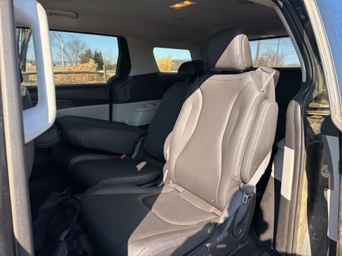 Certified 2024 Kia Carnival LX image 12