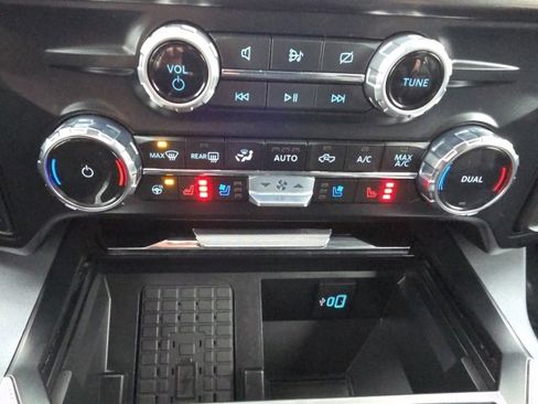 Used 2024 Ford F350 Lariat image 19