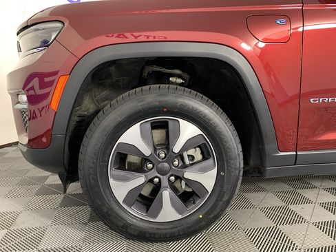 Used 2022 Jeep Grand Cherokee Limited 4xe w/ Luxury Tech Group II AWD/4WD image 11